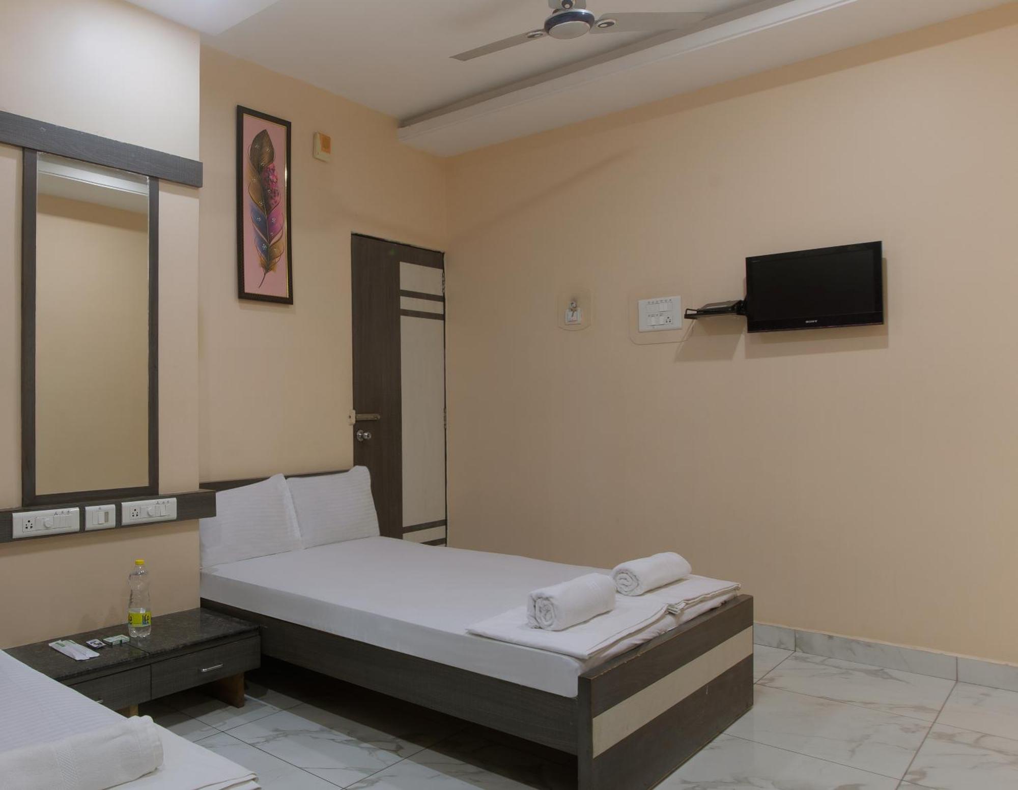 Lodge Prasana Residency