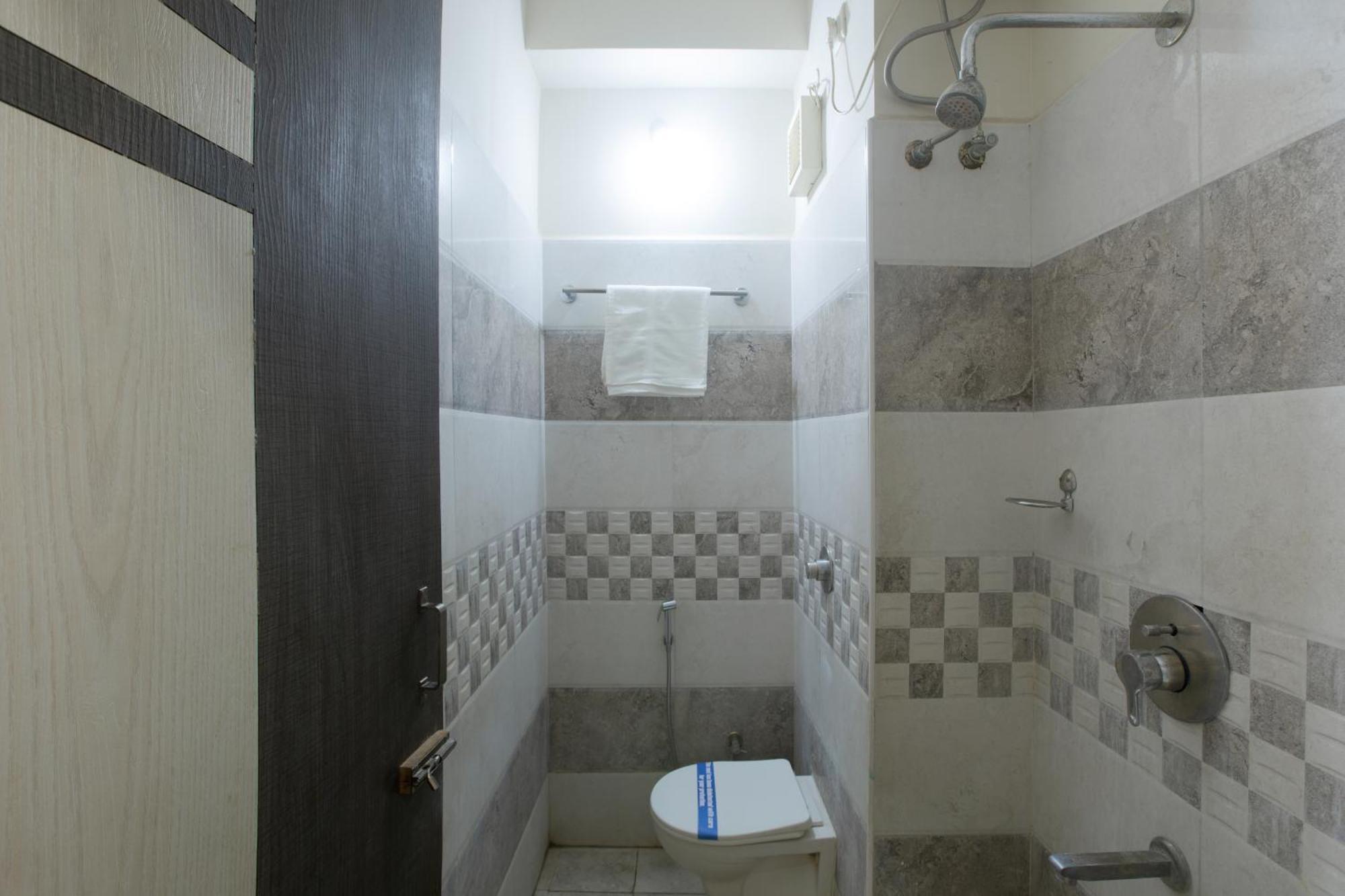 Prasana Residency Lodge *
