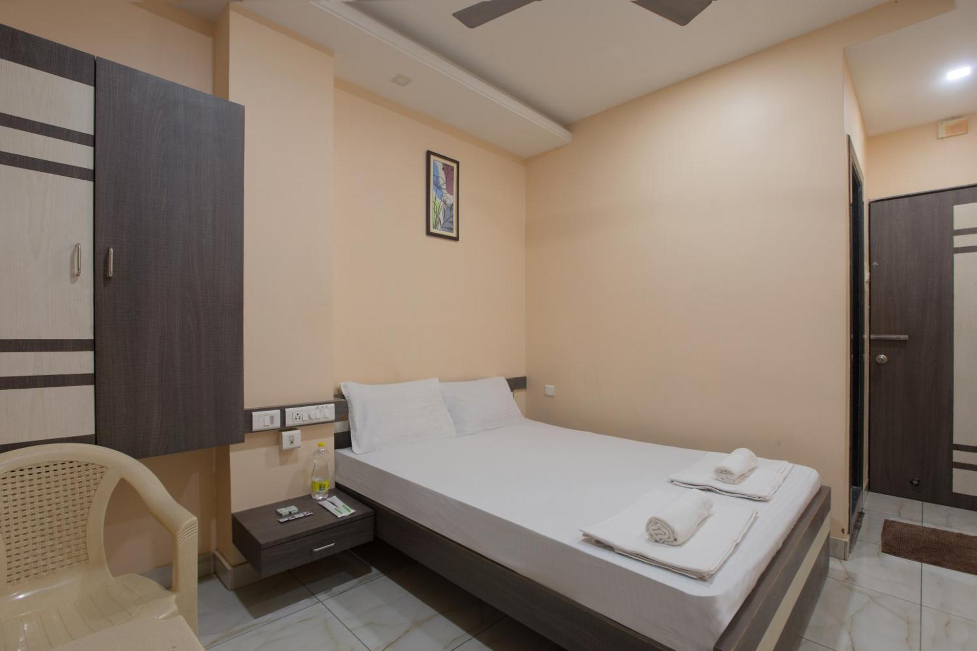 Prasana Residency Lodge *